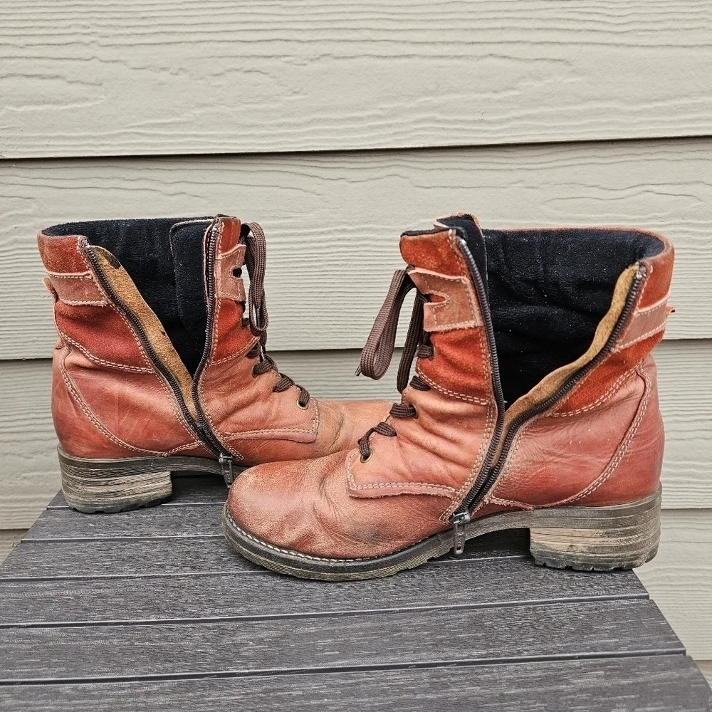Dromedaris Kara Lace Up Red Leather Combat Moto Boots Women's Size 9.5-10 EU 40